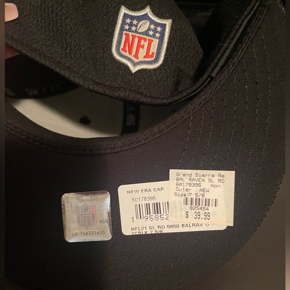 NWT Denver Broncos Hat
New Era
Size 8
NFL - Picture 4 of 4